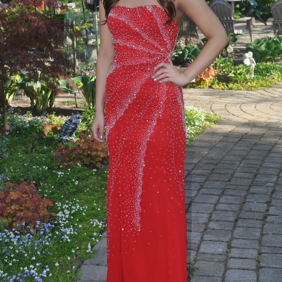 Red prom dress - Picture 2 of 3